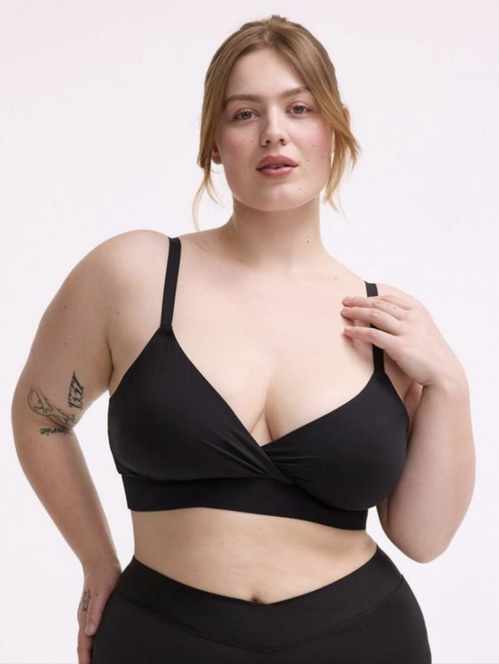 Torrid lightly lined microfiber surplice bralette, size 4